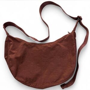 BAGGU Mahogany Medium Crescent